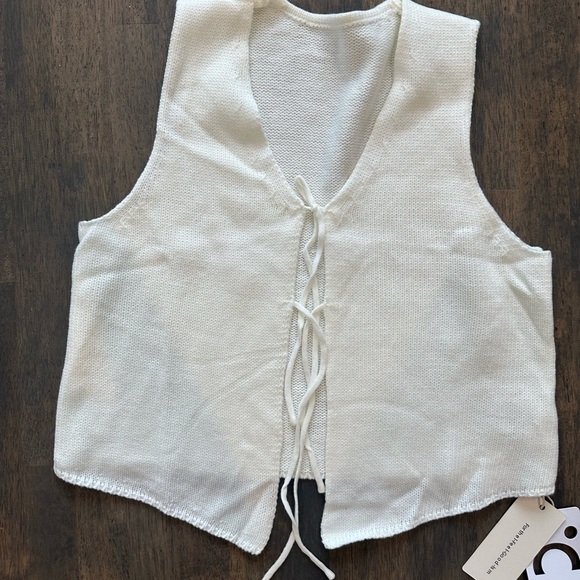 Commense Plain Crochet Split Vest - Picture 4 of 5